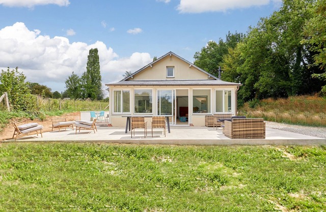 Les Iris - Seven Bedroom House, Sleeps 15