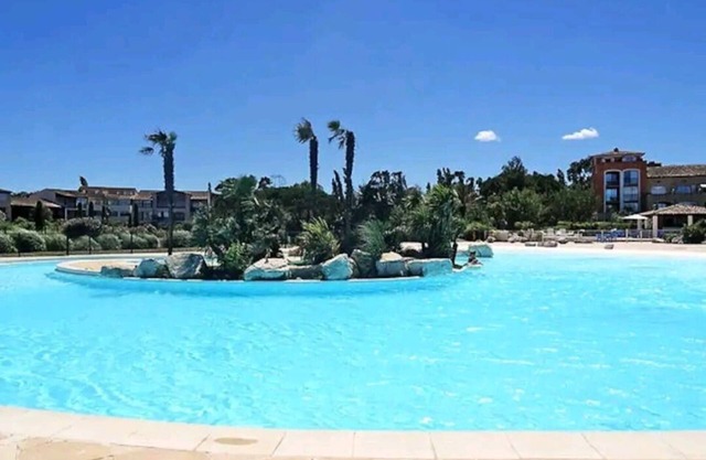 Les Marines De Gassin, Plage à Pied et Piscine Lagon