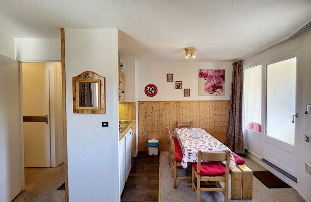 Les Menuires: 2 rooms, 6 ppl, south balcony, wifi, pets, parking