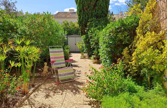 LES PINEDES - Un jardin fleuri à côté de la plage