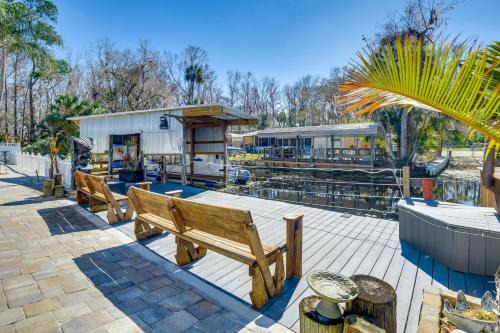 Less Than 1 Mi to Boat Ramp Canal-Front Retreat in Astor!