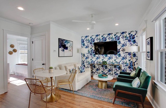 Liberty Lane Carriage House With Garage Spot!