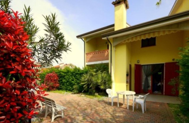 Lido di Pomposa, spacious villa with garden and well-maintained BBQ-Villa Dalia1