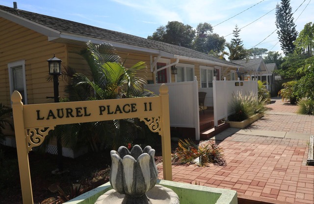 Light and Airy and Private, Great Location, Historic Neighborhood.