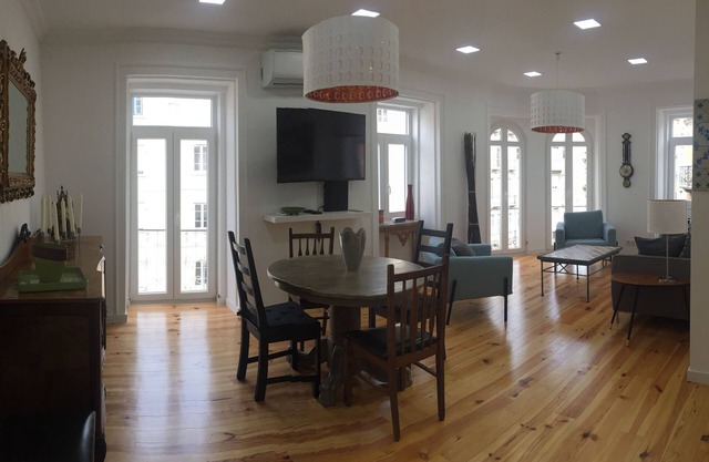 LIGHT FILLED OPEN CONCEPT 3 BR WITH A/C IN LISBON IN HISTORIC BUILDING