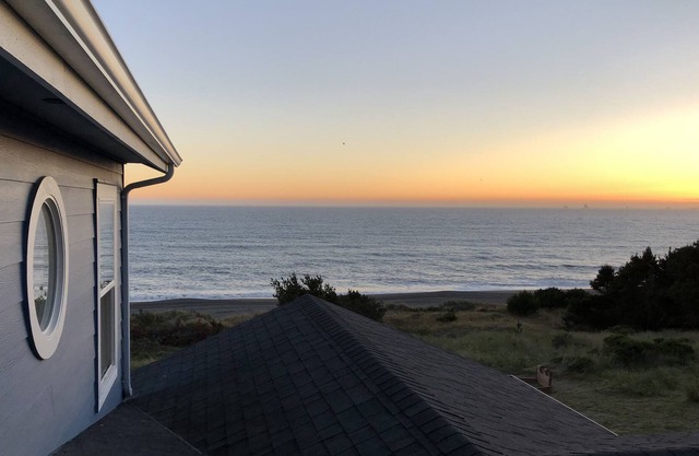 LIGHT HOUSE - THE MOST WESTERLY OCEANFRONT BEACH RENTAL ON THE WEST COAST