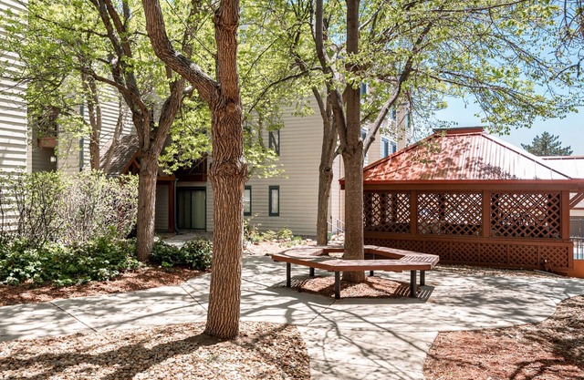 Light Rail Nearby | Sleeps 2 | DTC/Boston Commons