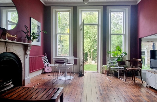 Light & spacious two bed garden flat in Stoke Newington