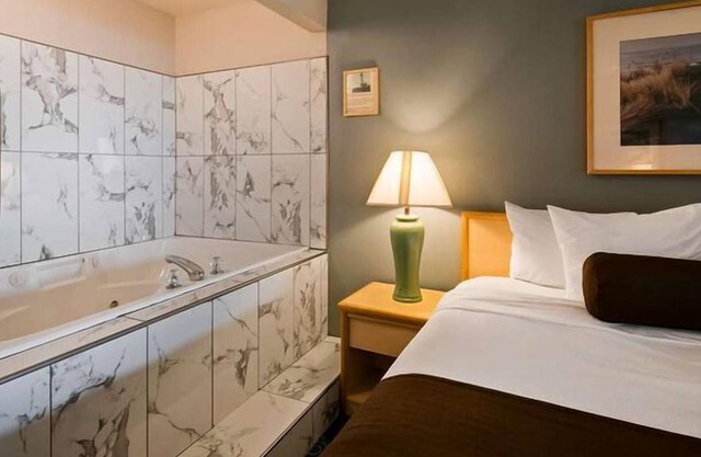 Lighthouse Suites Inn