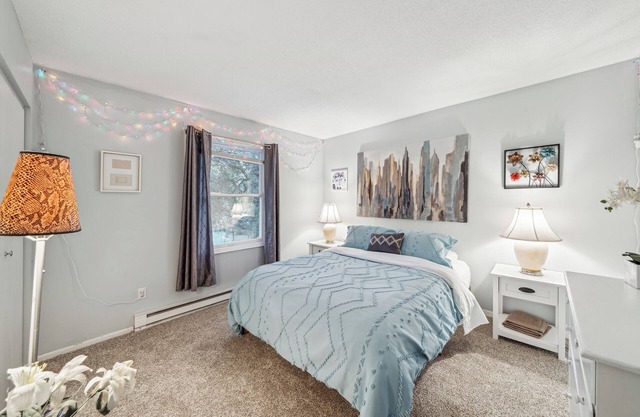 Lilac Apartment - 5 Minutes to Downtown Stillwater