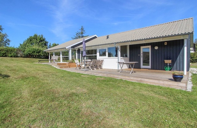 "Lili" - 400m from the sea by Interhome