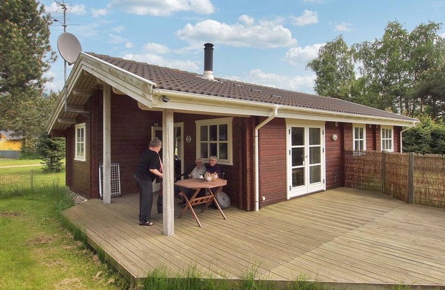 "Lilian" - 600m from the sea by Interhome