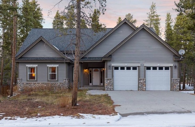 Lily Stargazer Summar