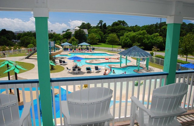 Lime Splash 3 Bedroom at Cambridge Cove With Private Hot Tub!