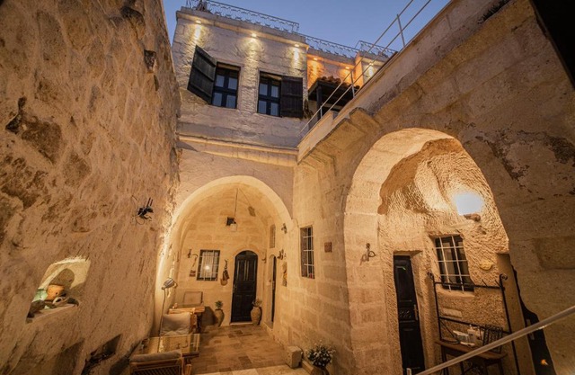 Limon Cave House