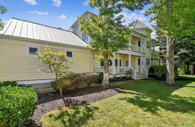LINENS INCLUDED*! Central A/C, full kitchen with dishwasher, microwave, washer/dryer, 4 TVs, 3 DVDs and WiFi too