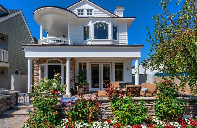 Little Balboa Island, Custom Home & Water Views, 85+ Unanimous 5 Star Reviews!