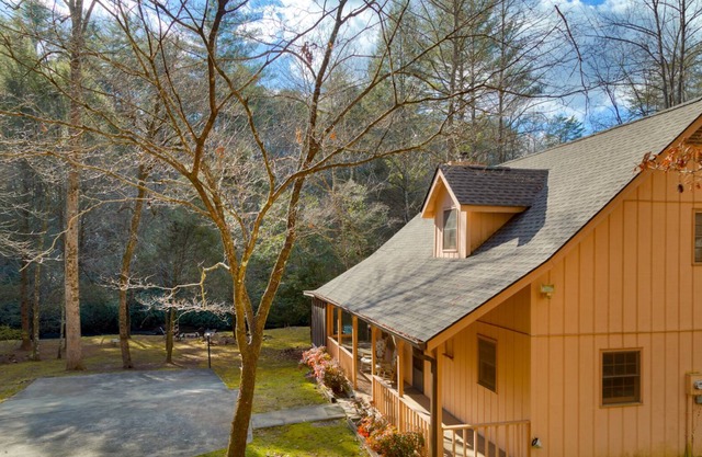 Little Bit of Heaven on Town Creek - Remote cottage on a beautiful creek