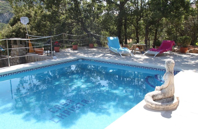 Little corner of paradise with large wooded garden for nature lovers