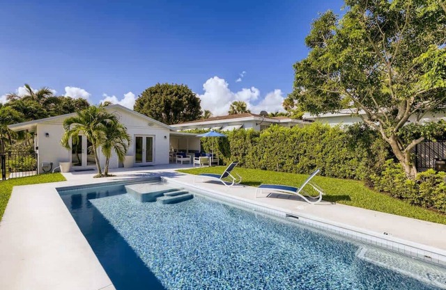 Little Havana - Unwind in a Tropical Garden Retreat with Private Pool