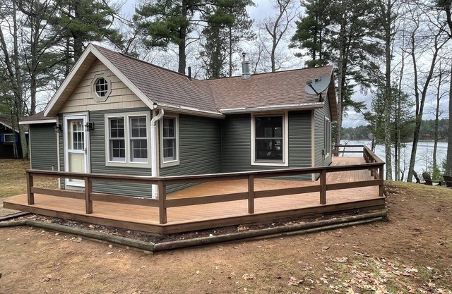 Little Muskie Retreat on Little Muskie Lake, Canoe included! Snowmobile!