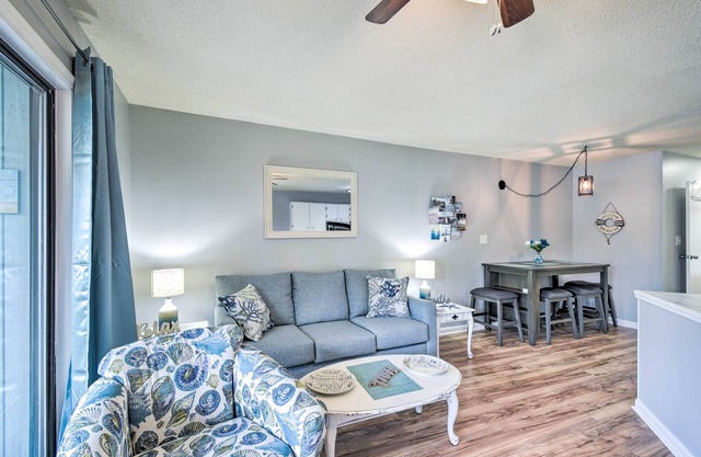 Little River Condo w/Pool ~ 3 Mi to Beach!