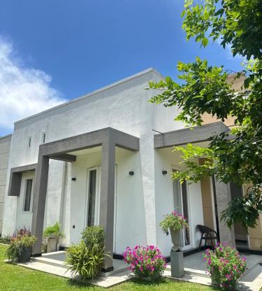 Little Rose Villa, Katuneriya
