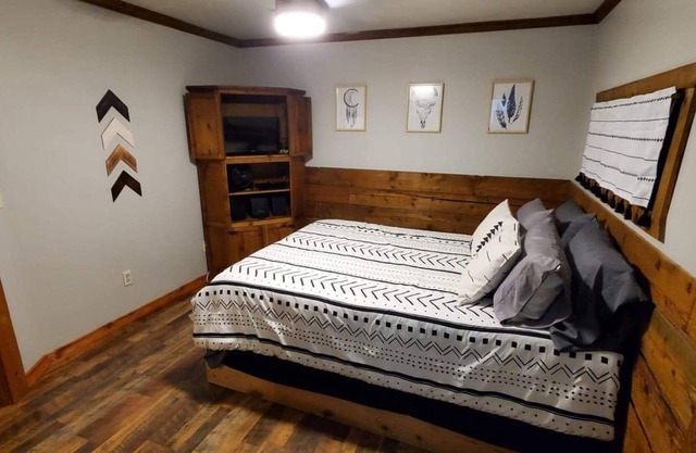 Little Woods- Cozy Log Cabin in the hills of Lake Arbuckle