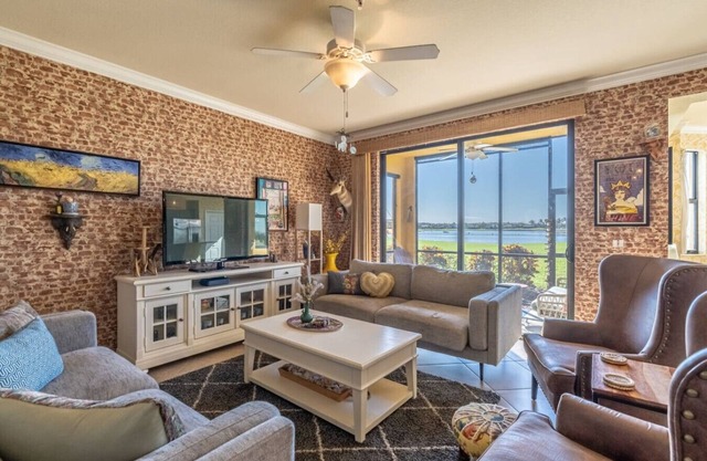 Live in Paradise with Golf, Tennis, Gym, Pools + More!