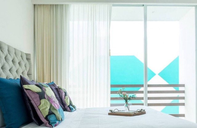 ¡Live Local, Beach Steps Away: Weekly Promotion!