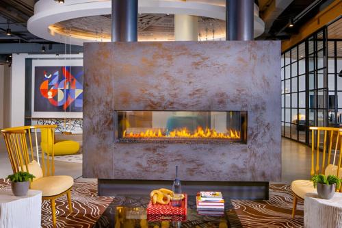 Live The Alexandria Exp From This Comfy Apt