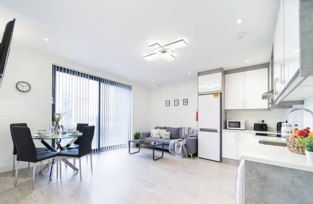 Livestay Luxury 2Bed Apartment with Free Parking