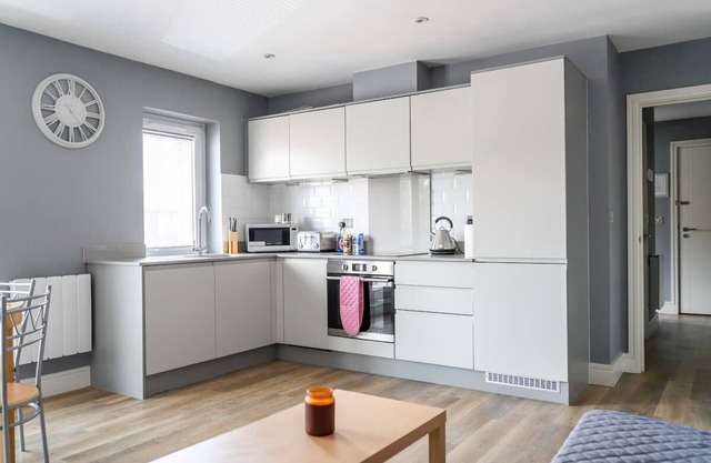 Livestay One Bed Apt in Slough with FREE Parking