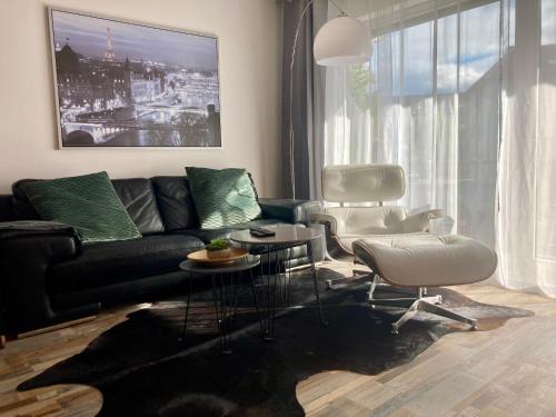 Living at Saarpartments -AdultsOnly- 2 Bedrooms, Kitchen - Business & Holiday Apartments for Long- and Short term Stay, 3 min to Train Station, Secure E-Bike Parking!