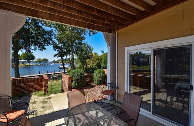 LKN Sunsets Lakefront - 1st Fl Lakefront w/Pool Lake Norman Vacation Rental