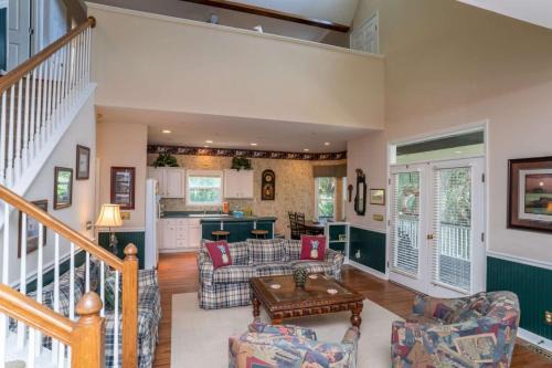 Lloyd's Lodge at Davis Love Dr