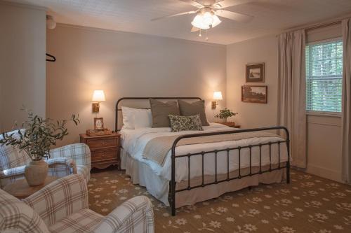 LMI -14- Glenn Falls Room: Summers Dream