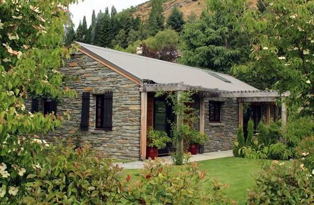 Located 7 minutes from Frankton. Centrally located in the Wakatipu Basin