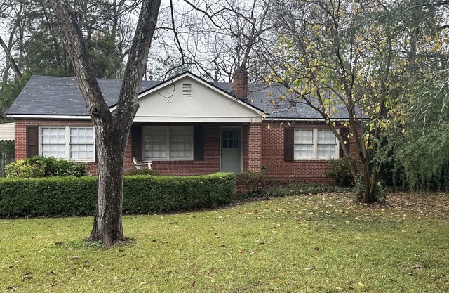 Located in central Columbus, just 10 minutes from the Ft.Benning visitor center.