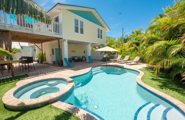 Located in Historic Village Near Beach, Private Pool and Spa - Lobster Key