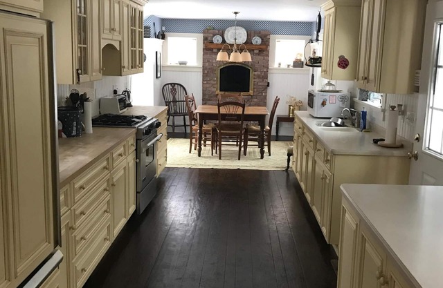 Located in the heart of wine country/BEACHES/shops.