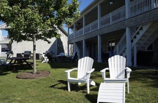 Located steps from Old Harbor and beaches nRestaurants and shops one block away.