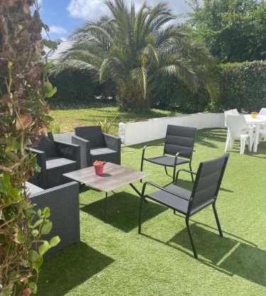 Location 6-8 personnes avec jardin 15 mn à pied du port
