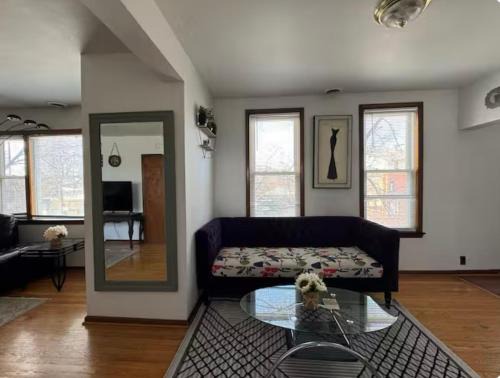 Location! Location! 2bd 1bth spacious apartment!