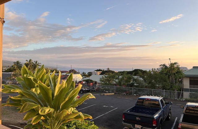 Location! Location! Location! Walk to beach and downtown Kailua-Kona