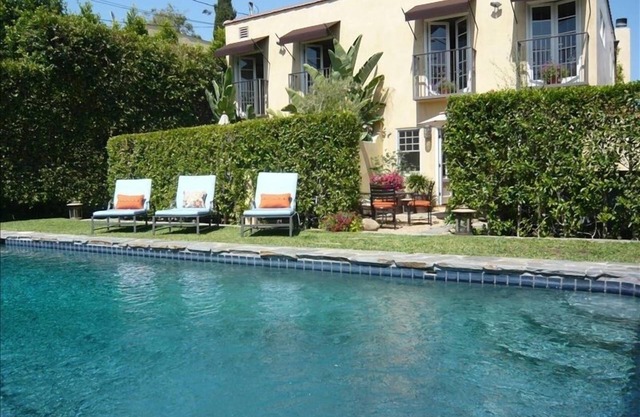 Location Location Location!Steps from Paramount and More!