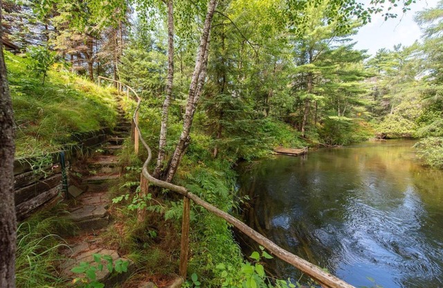 Lodge on the Manistee:Cozy Up with River Views & Fall Colors—Your Autumn Retreat Awaits