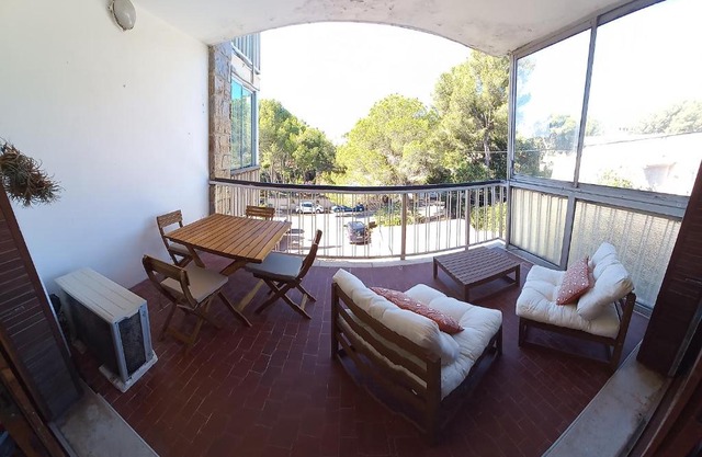 Loft climatisé "La pinède", 50 m2, très calme, 5 mn à pied des plages, lit King Size