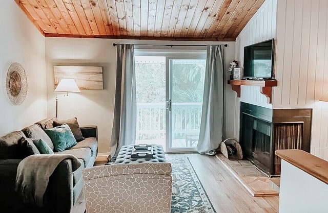 Loft-e-Lagoon -No Cleaning fee-Grated community-2 minute to the beach