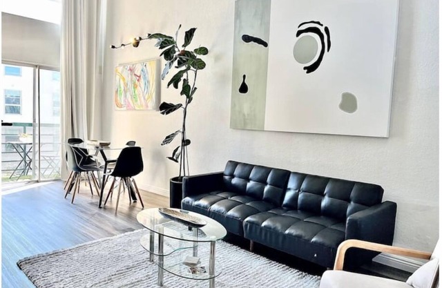 Loft in Hollywood/free parking with balcony